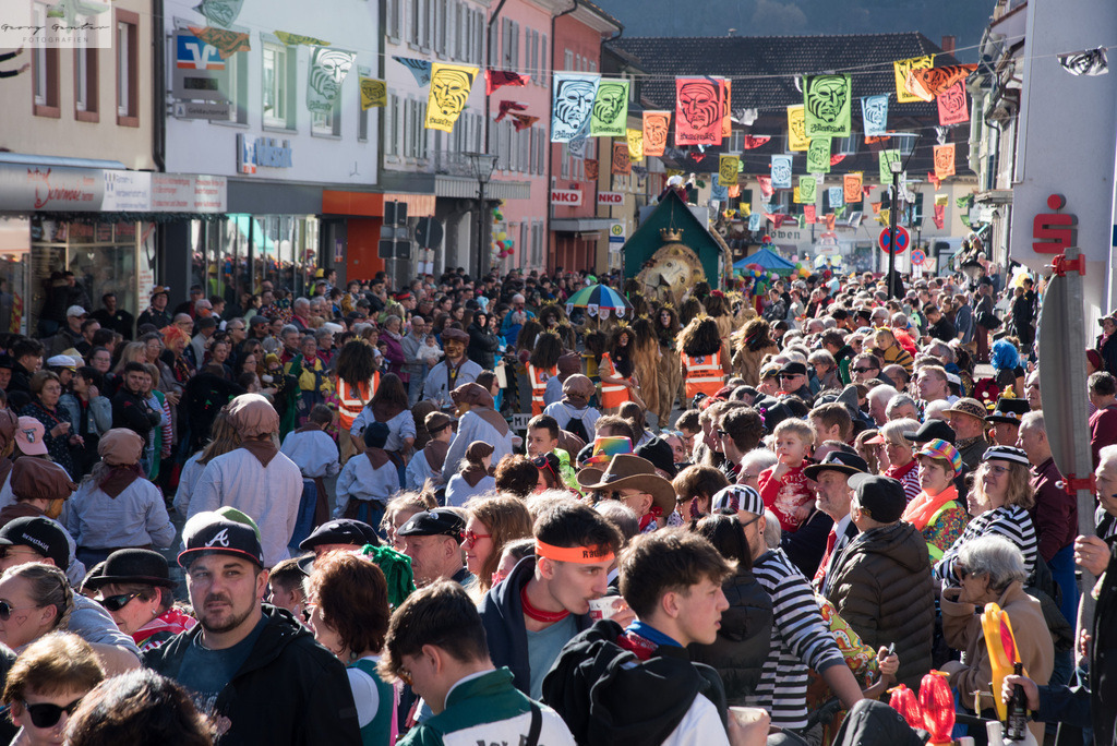 FasMo_23-013 | Fotoblog Schwarzwald, Foto Blog Wiesental, Pfaffenberg, Winterzauber, Zeller Bergland, Zell im Wiesental, Fotoblog Wiesental, Landschaftsfotos, Bilder Wiesental, Natur, Naturbilder, Fastnacht, Zeller Fastnacht, Zeller Fasnacht, Zeller Bergland, Belchen, - Realisiert mit Pictrs.com