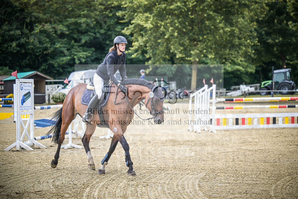 DOS_3030 | Entdecke hochwertige Reitturnierfotos von Foto Oger. Professionell, emotional und authentisch – jetzt Lieblingsmomente im Shop bestellen.Deutschlandweite Turnierfotografie. - Realisiert mit Pictrs.com