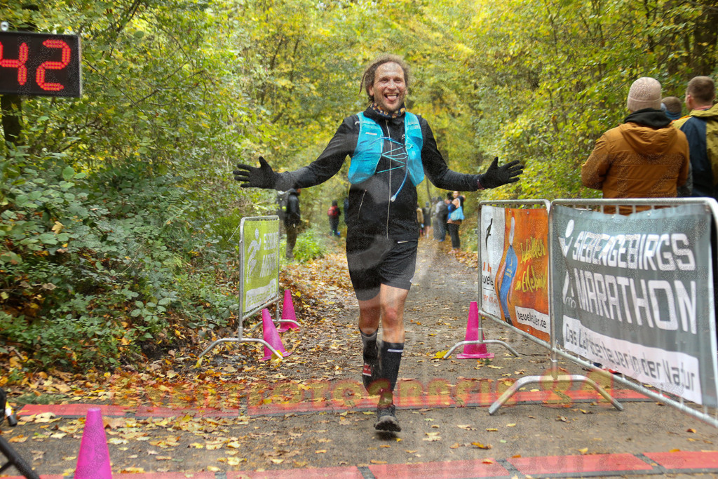 251026_1324_EX1_3361 | Sportfotografie im Rhein-Sieg Kreis, Köln, Bonn, NRW, Rheinland Pfalz, Hessen, etc. Unser Tätigkeitsfeld umfasst den Laufsport vom Volkslauf über den Marathon, Duathlon, Triathon bis zum Ultralauf wie Kölnpfad Ultra oder Schindertrail.