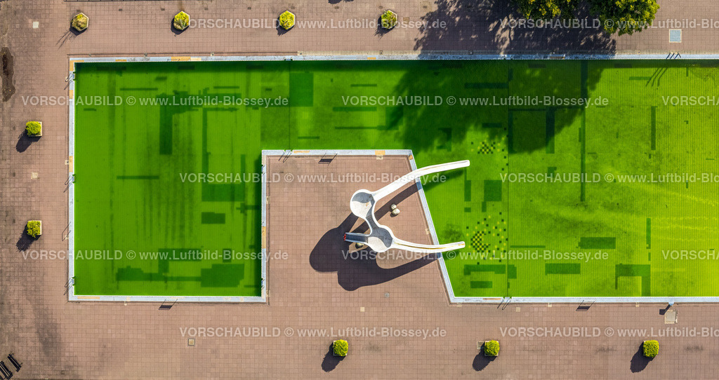 Essen241002177 | Luftbild, Grugabad Schwimmbad im Grugapark, Rutsche am Kinderbecken, Formen und Farben, Rüttenscheid, Essen, Ruhrgebiet, Nordrhein-Westfalen, Deutschland