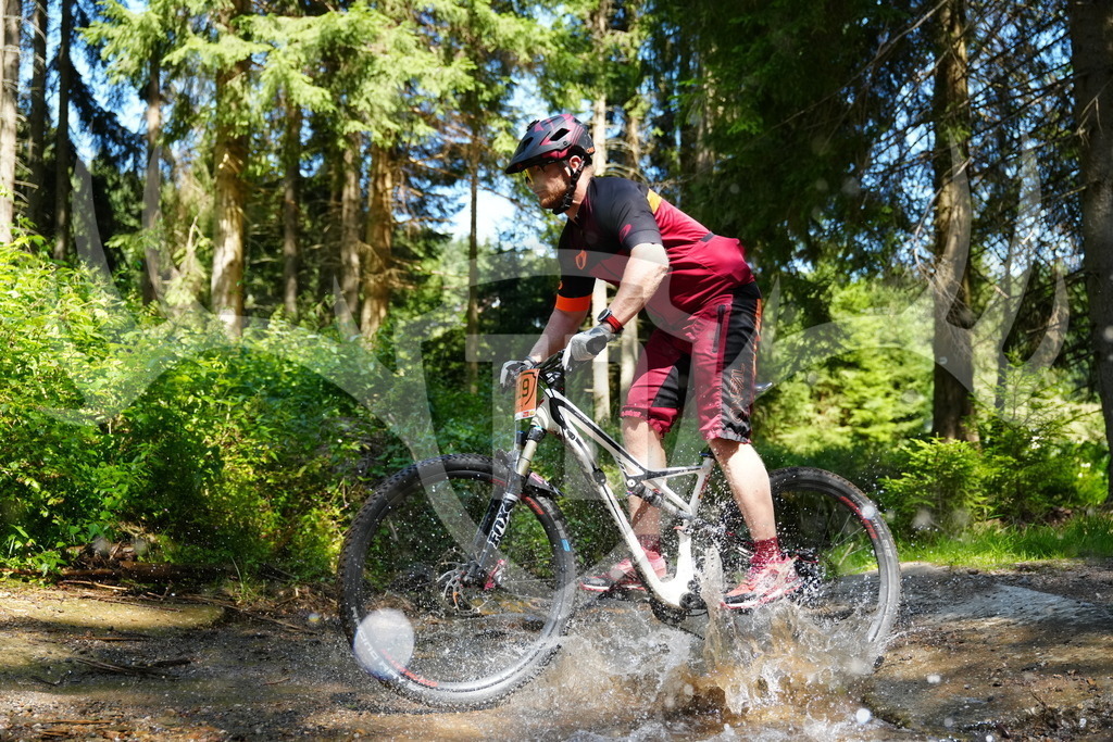 FC101825 | Fotogalerie der Treibjagd im Dunkelwald - Dein MTB Etappenrennen im Erzgebirge - Realisiert mit Pictrs.com