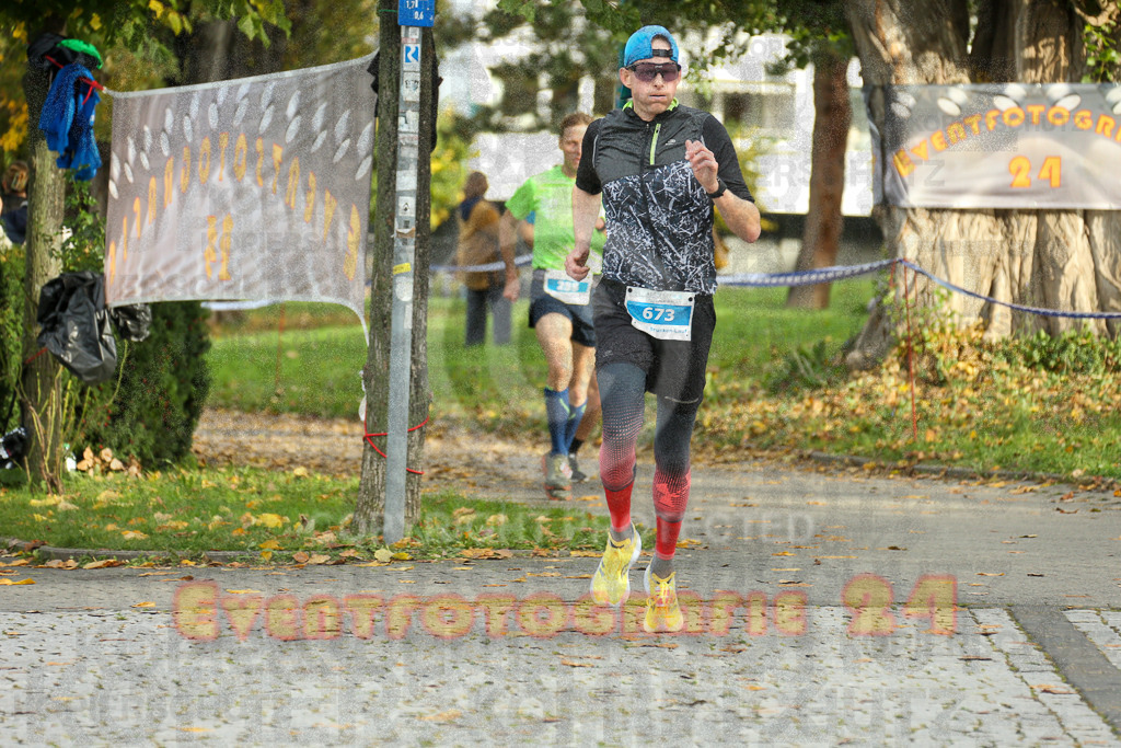 241020_1003_EX1_7586 | Sportfotografie im Rhein-Sieg Kreis, Köln, Bonn, NRW, Rheinland Pfalz, Hessen, etc. Unser Tätigkeitsfeld umfasst den Laufsport vom Volkslauf über den Marathon, Duathlon, Triathon bis zum Ultralauf wie Kölnpfad Ultra oder Schindertrail.