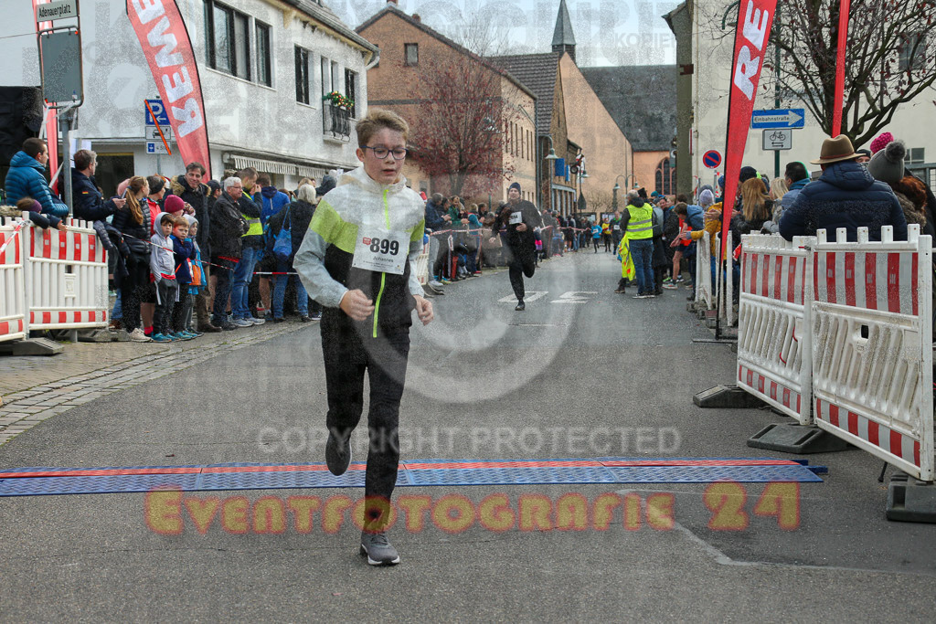 221127_1052_EX1_1081 | Sportfotografie im Rhein-Sieg Kreis, Köln, Bonn, NRW, Rheinland Pfalz, Hessen, etc. Unser Tätigkeitsfeld umfasst den Laufsport vom Volkslauf über den Marathon, Duathlon, Triathon bis zum Ultralauf wie Kölnpfad Ultra oder Schindertrail.