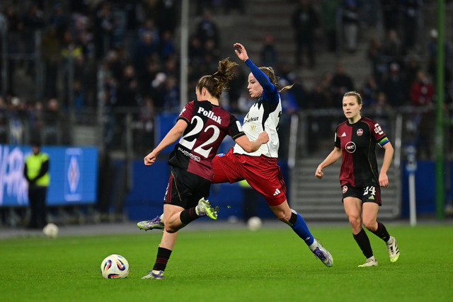Fußball I Frauen I Saison 2025-2026 I Bundesliga I 10. Spieltag I Hamburger SV - 1. FC Nürnberg I 48559 | Julia Pollak (22, 1. FC Nürnberg) Christin Martina Ingrid Meyer (16, Hamburger SV) - Realisiert mit Pictrs.com