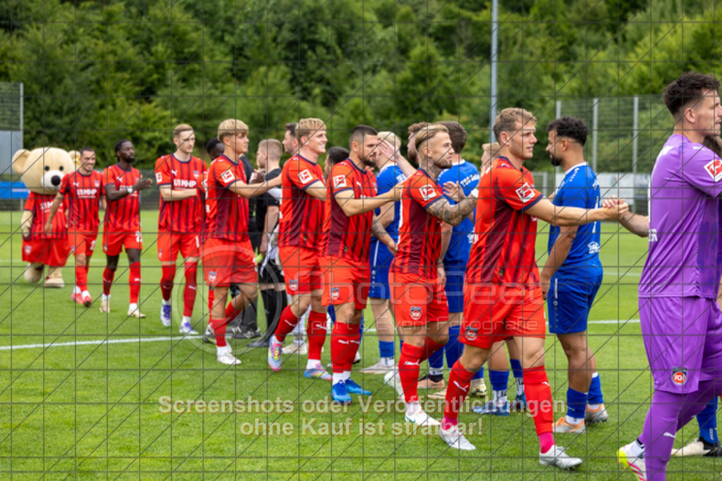 20250706_153254_0720 | #,TSG Salach (blau) vs. 1.FC Heidenheim (rot), Fußball, Freundschaftsspiel - WfV, Saison 2025/2026, Rasensportplatz, Staufenecker Str. 41, 73084 Salach, 06.07.2025 - 15:30 Uhr,Foto: PhotoPeet-Sportfotografie/Peter Harich