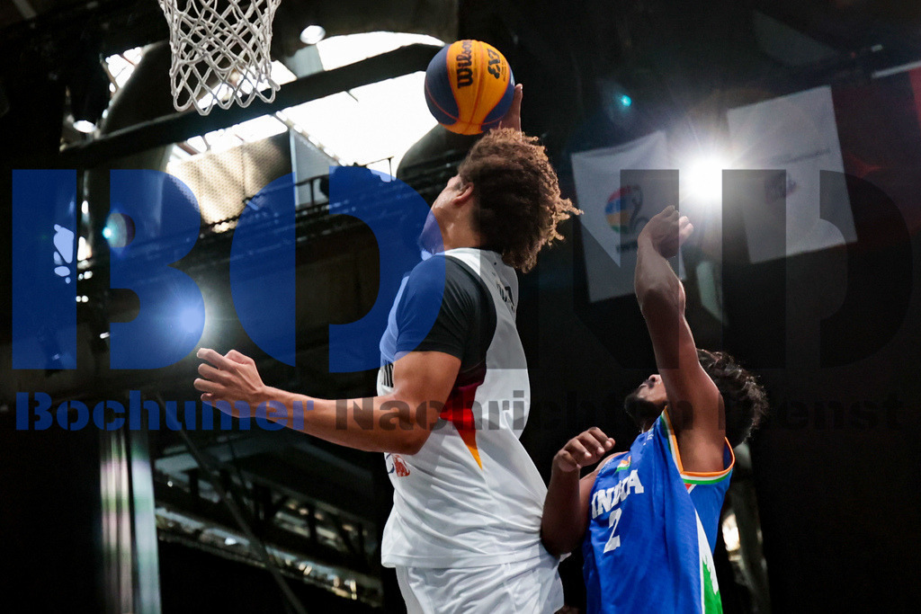 SES_TTG3X320250718-2186 | bond - Realisiert mit Pictrs.com