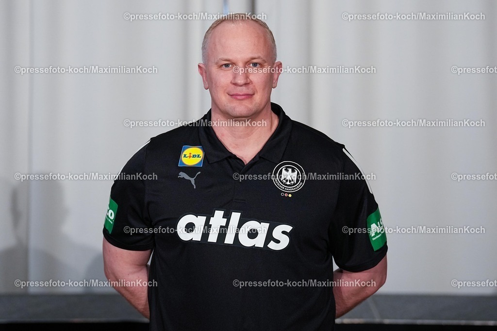 xYDRx12012601017 | 12.01.2026, xydrx, Handball, Portraittermin der Deutschen Nationalmannschaft in Hannover vor der EHF Euro 2026: Simon Overkamp (Bundestrainer Athletik)