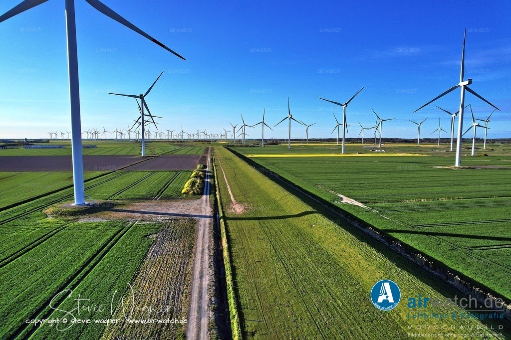 Windpark Reussenköge - Bürgerwindpark Reußenköge | Entdecken Sie atemberaubende Luftbilder und Fotografien auf airwatch.de - Tauchen Sie ein in eine Welt voller faszinierender Aufnahmen aus der Vogelperspektive.