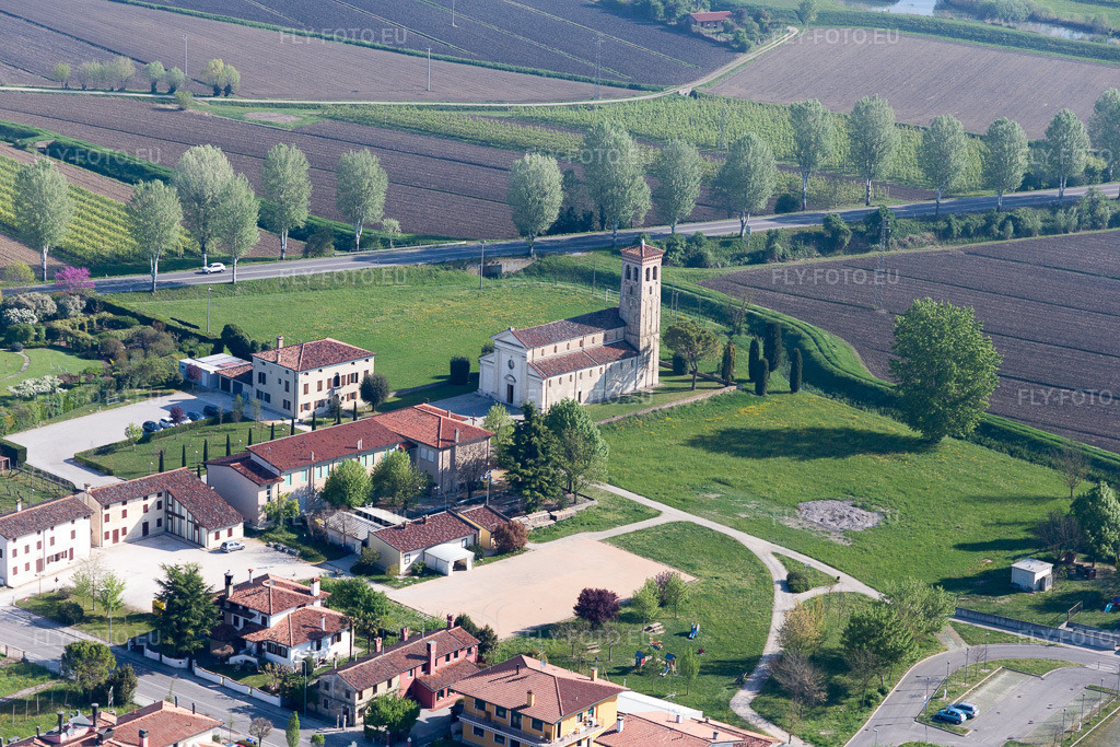 Vue aérienne: Vue de la ville à Summaga dans le département Vénétie, Italie. Photo: IMG_098848.jpg prise le 08/04/2017 par Werner Riehm/FLY-FOTO.eu – Résolution de l'original: 5472 x 3648 px