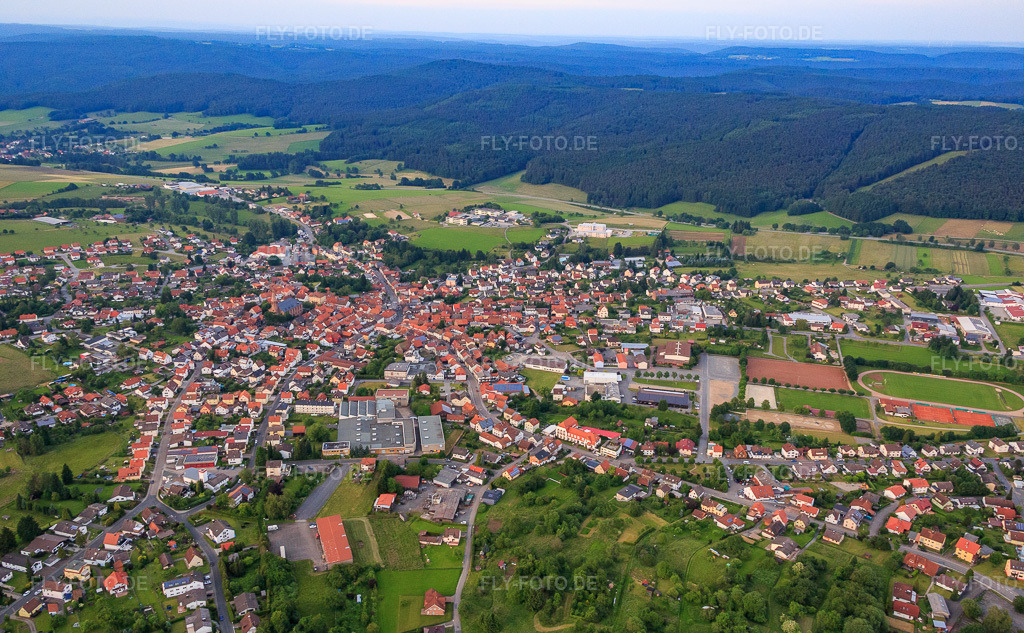 Luftbild: Ortsansicht mit WEBA Schulausstattung GmbH und Edelmann Printing Machines aus Süden im Ortsteil Beerfelden in Oberzent im Bundesland Hessen in Deutschland. Foto: IMG_089534.jpg vom 10.06.2016 durch Werner Riehm/FLY-FOTO.deWEBA