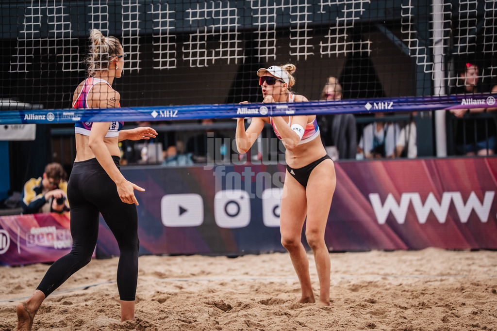 Beachvolleyball | Frauen | Allianz German Beach Tour 2025 | Tourstop Hamburg | 01.06.2025 | v.l. Louisa Lippmann und Linda Bock freuen sich