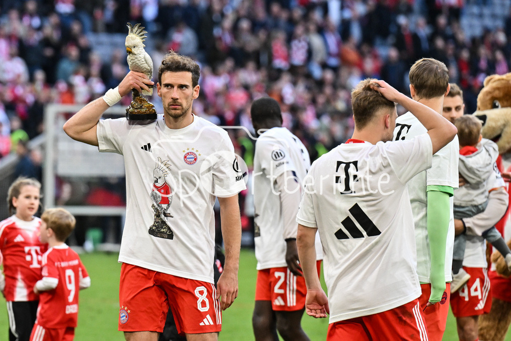FC Bayern München - VfB Stuttgart | MUNICH, GERMANY - 19. APRIL: Bayern celebrating the Deutsche Meisterschaft after the Bundesliga Match between FC Bayern Munich vs. VfB Stuttgart at Matchday 30 at Allianz Arena / DFL REGULATIONS PROHIBIT ANY USE OF PHOTOGRAPHS AS IMAGE SEQUENCES AND/OR QUASI-VIDEO / Leon GORETZKA (FC Bayern Munich 8) / Kakadu