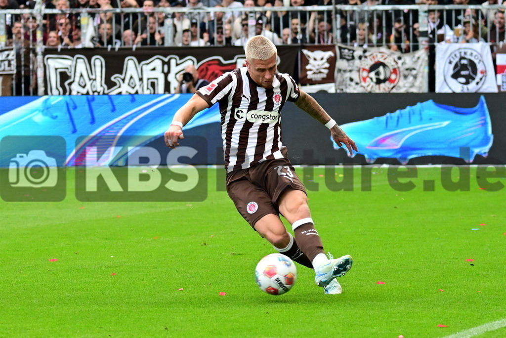 KBS Picture_FCStPauli-FCAugsburg_027 | Oppie Louis (St.Pauli) ,Sportplatz :  Millerntor Stadion, - Realisiert mit Pictrs.com