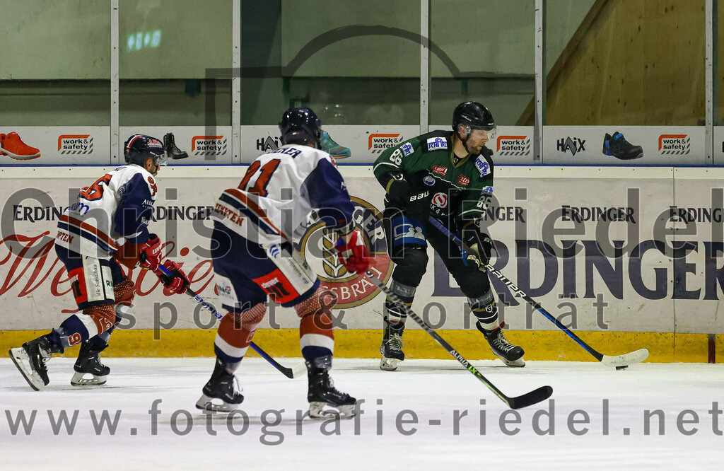 2023-03-03_080_TSV_Erding_gegen_ESC_Kempten | Erding, Deutschland, 03.03.2023:
Eishockey, Bayernliga Playoffs 2022 / 2023, Viertelfinale, TSV Erding gegen ESC Kempten, Endergebnis: 9:3

Michael Trox (Erding Gladiators, #86)

Foto: Christian Riedel / fotografie-riedel.net