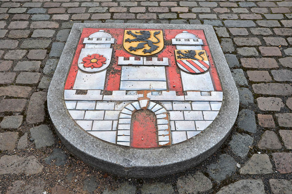 Colditz - Stadtwappen | Entdecke über 20 Kategorien Leipzig-Motive: Foto-Downloads, hochwertige Poster, Leinwand- & Fine-Art-Prints. Jetzt Lieblingsfoto im Bildlexikon Leipzig Shop bestellen!