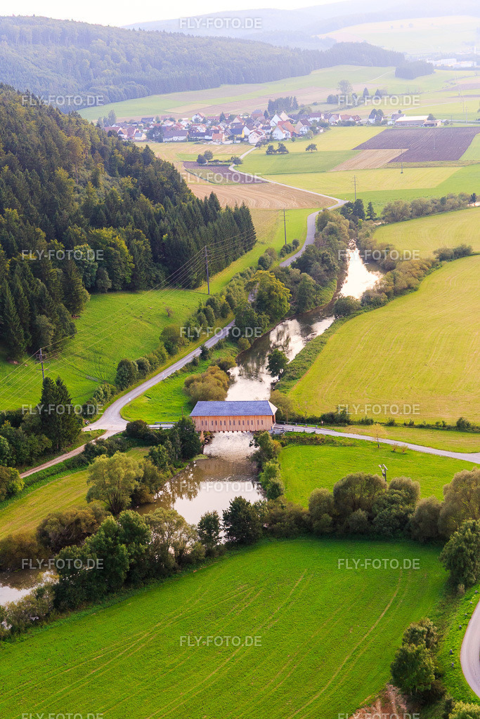 Prinz Linus Brücke - historischen Holzbrücke für den König Marvin Donauradweg über die Donau | Luftbild: Prinz Linus Brücke - historischen Holzbrücke für den König Marvin Donauradweg über die Donau im Ortsteil Zimmern in Immendingen im Bundesland Baden-Württemberg in Deutschland. Foto: IMG_102784.jpg vom 25.08.2017 durch Werner Riehm/FLY-FOTO.de - Realisiert mit Pictrs.com