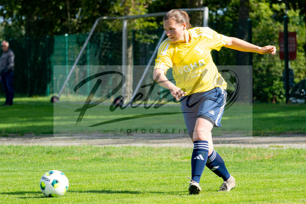 20260906_RULSVK_0217 | Fußball, Frauen:   beim Spiel der Kreisliga zwischen SG Rulle/Haste vs. SV Kettenkamp am 06.09.2026 im Stavermann-Sportpark in Rulle/Wallenhorst, Deutschland.(Foto von Nico Paetzel) - Realisiert mit Pictrs.com