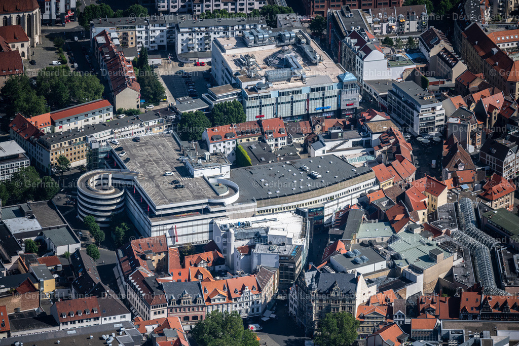 4035207 | BRAUNSCHWEIG 31.07.2020 Gebäude des Einkaufszentrum GALERIA Braunschweig im Altstadt- Zentrum an der Schuhstraße in Braunschweig im Bundesland Niedersachsen, Deutschland. Weiterführende Informationen bei: GALERIA Karstadt Kaufhof GmbH,  Karstadt Warenhaus GmbH,  Stadt Braunschweig. // Building of the shopping center GALERIA Braunschweig in old town on Schuhstrasse in Brunswick in the state Lower Saxony, Germany. Further information at: GALERIA Karstadt Kaufhof GmbH,  Karstadt Warenhaus GmbH,  Stadt Braunschweig. Foto: Gerhard Launer
