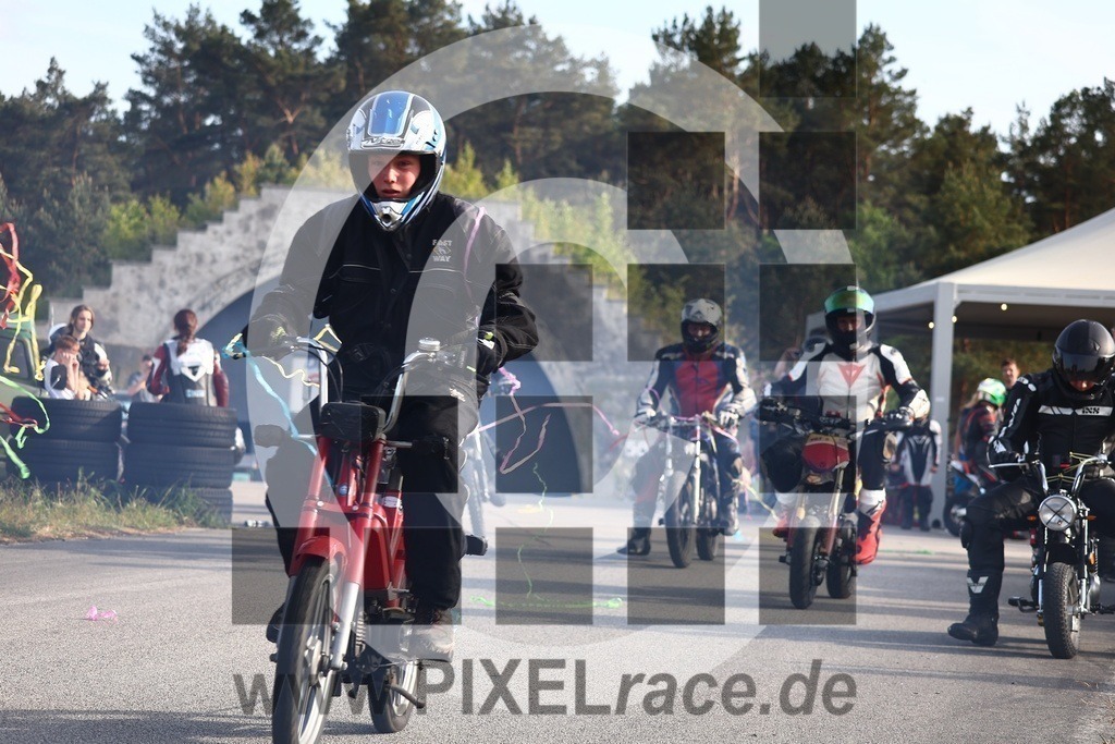 start-20240509_04171 | Schöne Erinnerungen an spannende Momente - das festzuhalten ist unser Job. PIXELrace.de ist seit 2003 auf den Rennstrecken Europas unterwegs um die Action draußen beim Fahren und die wunderbare Stimmung imm Fahrerlager für euch einzufangen.