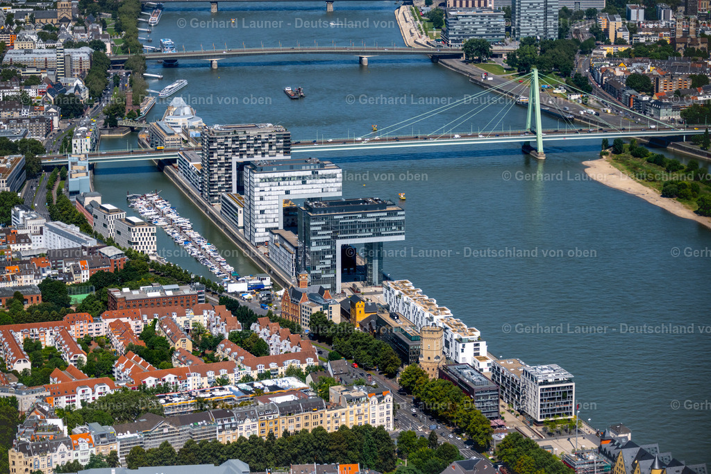 4048524 | Der Rheinauhafen ist eine ehemalige Hafenanlage in der Kölner Altstadt-Süd, die heute als Wohn-, Büro-, Dienstleistungs- und Gewerbegebiet genutzt wird.
