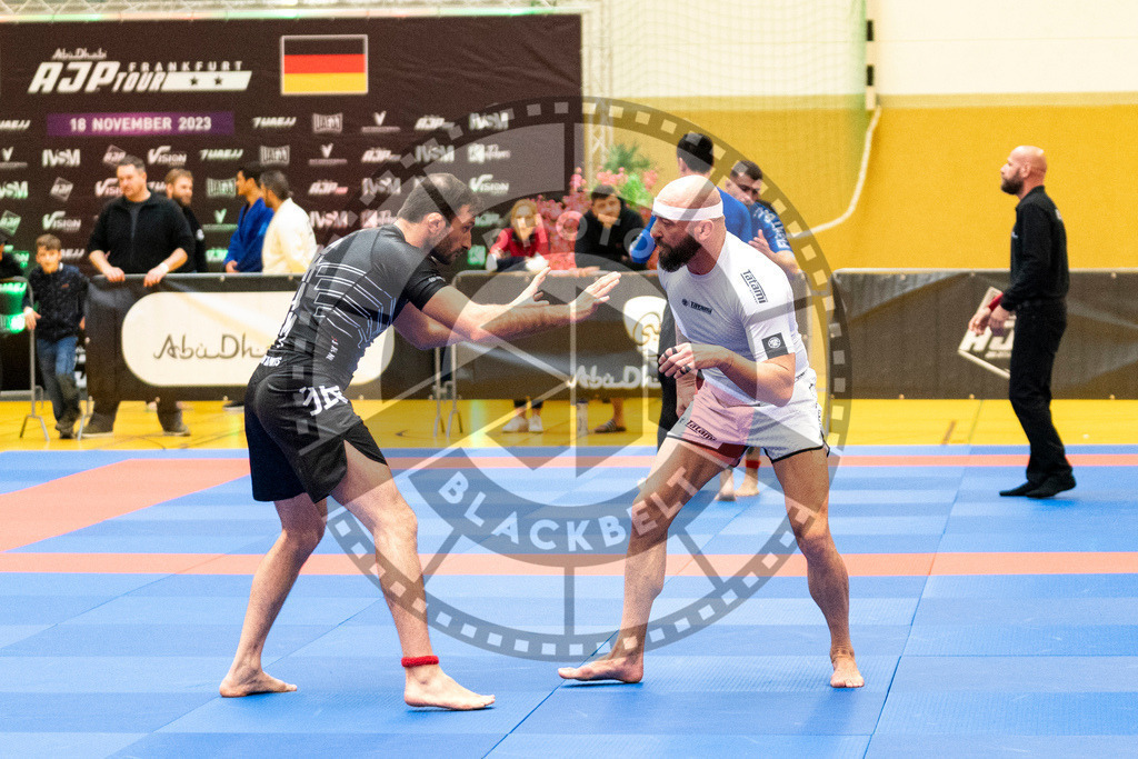 20231118PBB13114 | Fighters compete during the AJP Tour 600 Frankfurt Championship in Frankfurt/Main, Germany, on November 18, 2023.