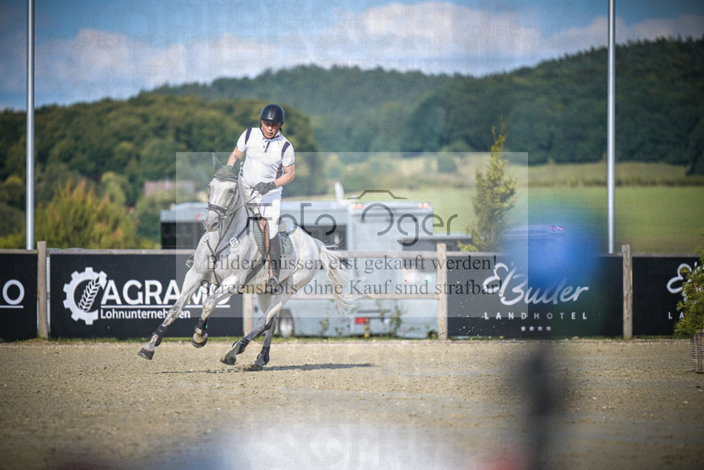 DOS_1949 | Entdecke hochwertige Reitturnierfotos von Foto Oger. Professionell, emotional und authentisch – jetzt Lieblingsmomente im Shop bestellen.Deutschlandweite Turnierfotografie. - Realisiert mit Pictrs.com