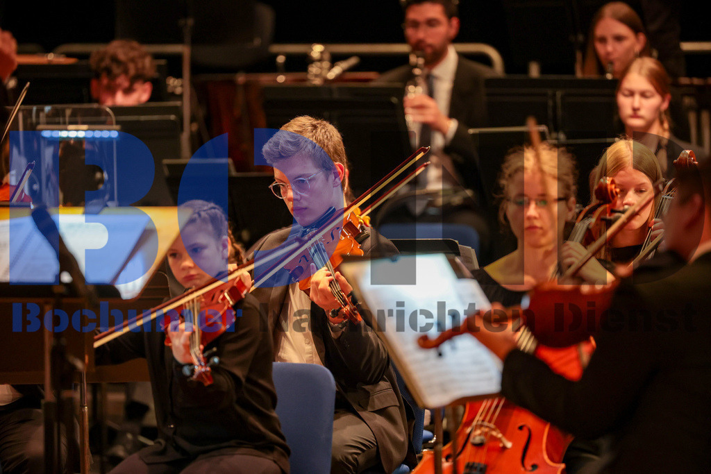 Maerkisches Jugendsinfonieorchester (MJO) {date} -  | {headline}(Foto: Sebastian Sendlak / BOND) - Realisiert mit Pictrs.com