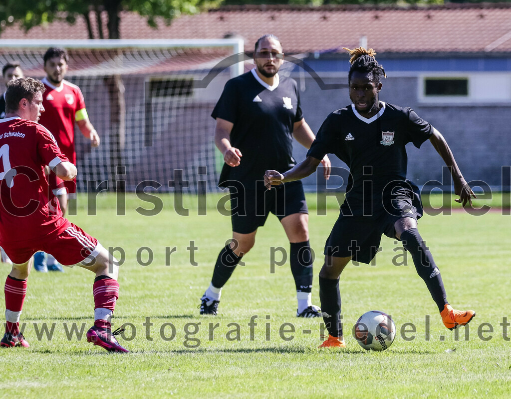 2023-09-02_029_SG_Markt_Schwaben_II_gegen_SV_Internationale_Taufkirchen_II | Markt Schwaben, Deutschland, 02.09.2023:
Fußball, C-Klasse 2023 / 2024, 3. Spieltag, (SG) Markt Schwaben II gegen SV Internationale Taufkirchen II, Endergebnis: 6:2

Johannes Schwab (SG Markt Schwaben, #4), Modou Gaye (SV Internationale Taufkirchen, #10)

Foto: Christian Riedel / fotografie-riedel.net