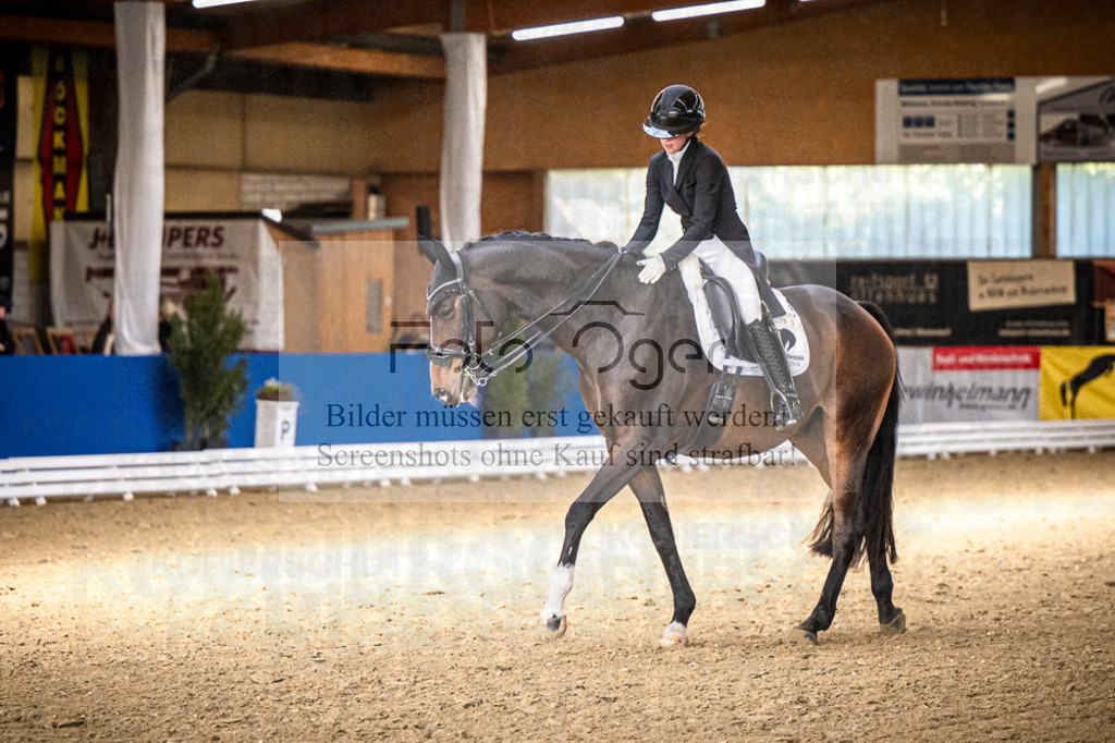 DOS_1777 | Entdecke hochwertige Reitturnierfotos von Foto Oger. Professionell, emotional und authentisch – jetzt Lieblingsmomente im Shop bestellen.Deutschlandweite Turnierfotografie. - Realisiert mit Pictrs.com