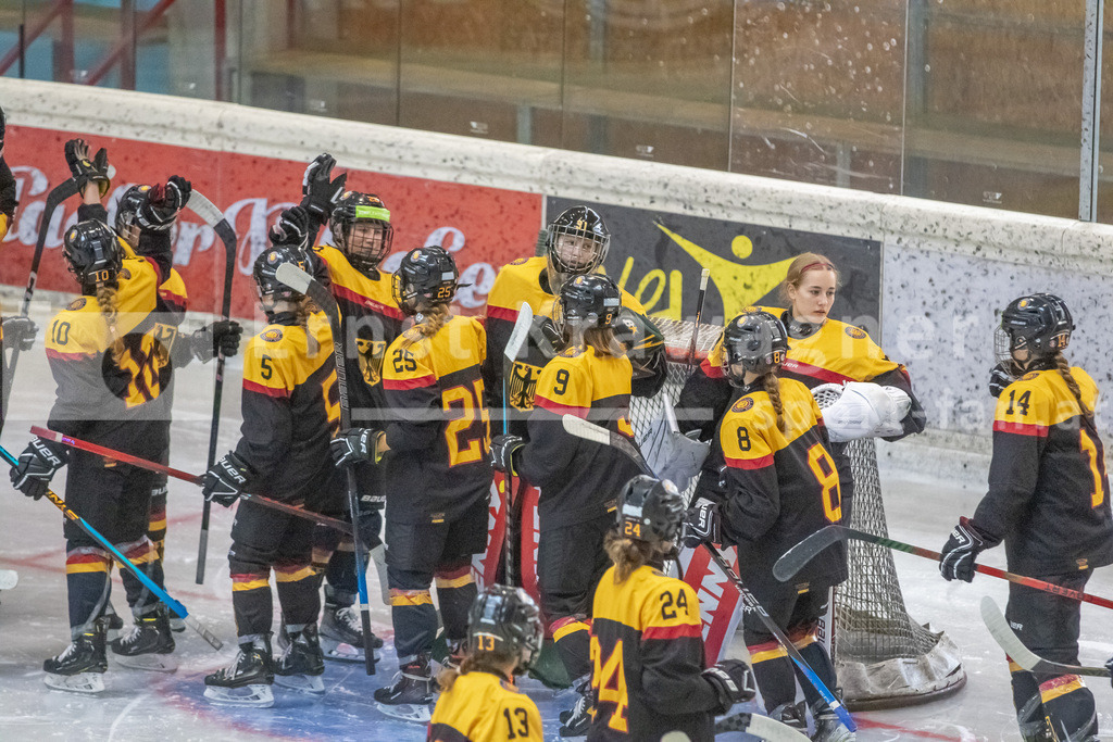 Dameneishockey | Dameneishockey, U18 Turnier am 31.08.2024 in Spittal (Eis-Sport-Arena - Sportzentrum Spittal), Austria, (Photo by Ernst Krawagner sport-fan.at) - Realisiert mit Pictrs.com