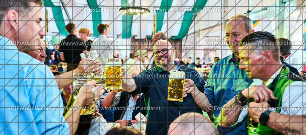 ALP5885_VOLKSFEST_Bieranstich_Ehrengaeste | (C)FotoLois.com, Alois Spandl, BIERANSTICH im Festzelt beim WIESELBURGER VOLKSFEST mit den TSCHECHEN als Vorband und dem Auftritt von Die HIGHLIGHTS, Mi 28. Juni 2023.