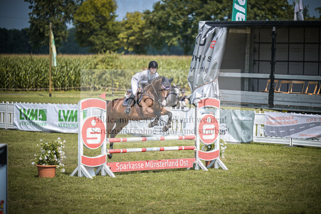 DOS_6365 | Entdecke hochwertige Reitturnierfotos von Foto Oger. Professionell, emotional und authentisch – jetzt Lieblingsmomente im Shop bestellen.Deutschlandweite Turnierfotografie. - Realisiert mit Pictrs.com