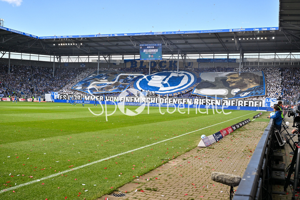 1. FC Magdeburg - Fortuna Düsseldorf | Die Fans der Hausherren haben zu Spielbeginn eine Choreographie vorbereitet / Ultras / Choreo / 2. Bundesliga: 1. FC Magdeburg - Fortuna Duesseldorf, Avnet-Arena am 18.05.2025 / DFL REGULATIONS PROHIBIT ANY USE OF PHOTOGRAPHS AS IMAGE SEQUENCES AND/OR QUASI-VIDEO