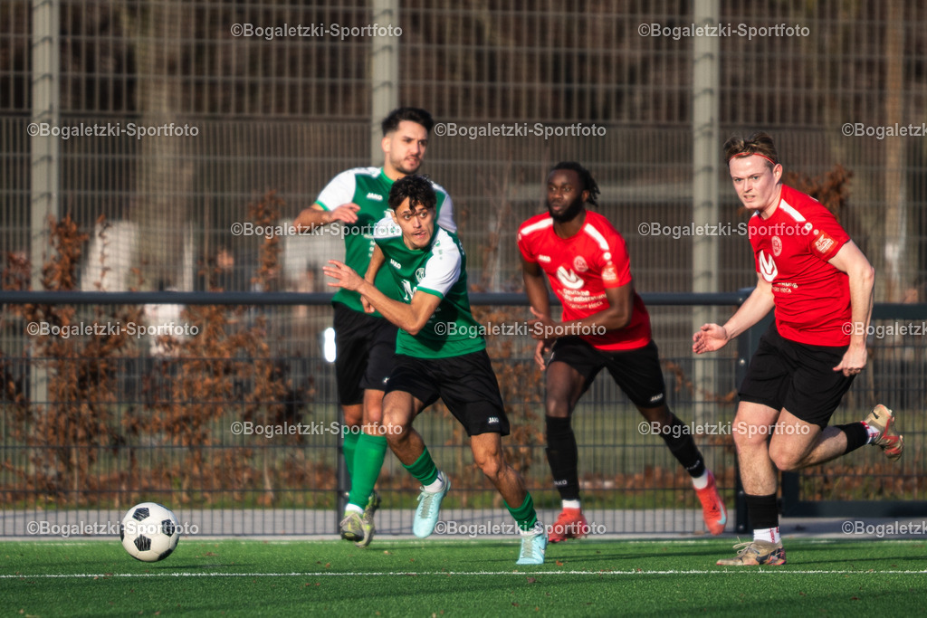 Kreispokal DU/MH/DIN, Achtelfinale, SV Duissern - Spvgg Meiderich 06/95, Duisburg, Germany | 17.01.2026, Fussball, Kreispokal DU/MH/DIN, SV Duissern -Spvgg Meiderich 06/95: Mark Kiss (SV Duissern #9) geht an Tobias Freiwald (Spvgg Meiderich #10) vorbei - Realisiert mit Pictrs.com