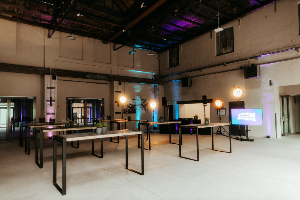 Terminal | thismomentpictures - Realisiert mit Pictrs.com