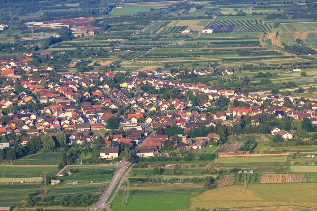 Luftbild: Hanauer Straße im Ortsteil Urloffen in Appenweier im Bundesland Baden-Württemberg in Deutschland. Foto: IMG_28919.jpg vom 14.06.2010 durch Werner Riehm/FLY-FOTO.de