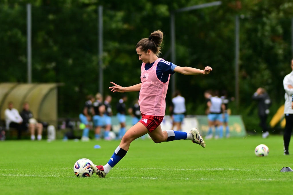 Fußball I Frauen I Saison 2025-2026 I Testspiel I Hamburger SV - FC Viktoria 1889 Berlin | Der Sportfotograf. - Realisiert mit Pictrs.com