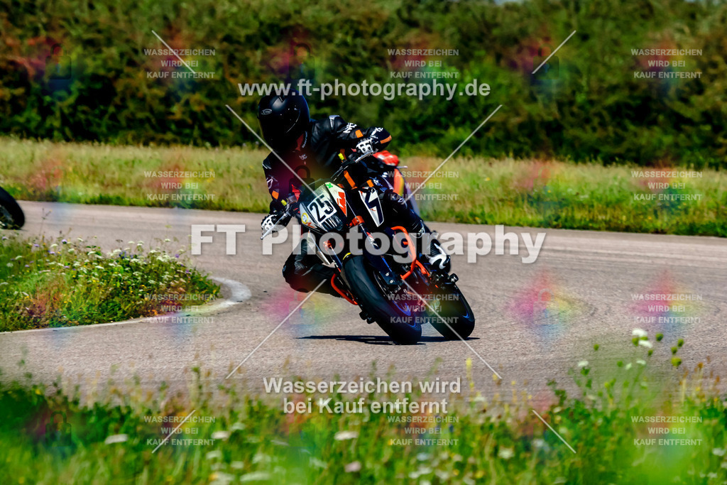 025-3408 | Hier findet Ihr Bilder von Touristenfahrten auf der Nürburgring Nordschleife oder von anderen Veranstaltungen die ich besucht habe. Viel Spass beim Durch Schauen 