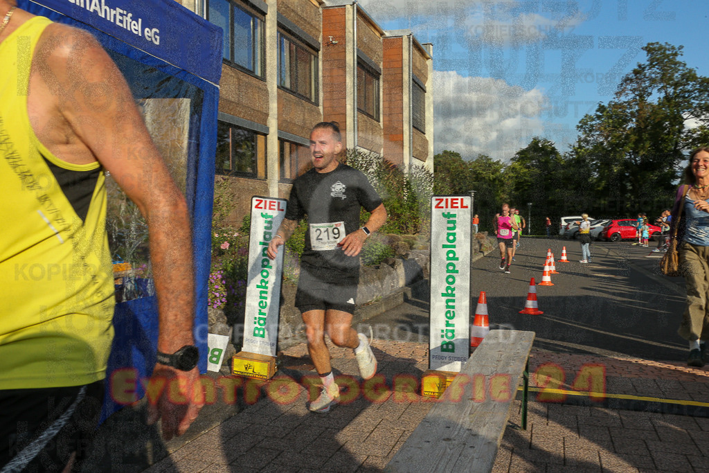 250801_1918_EX1_7588 | Sportfotografie im Rhein-Sieg Kreis, Köln, Bonn, NRW, Rheinland Pfalz, Hessen, etc. Unser Tätigkeitsfeld umfasst den Laufsport vom Volkslauf über den Marathon, Duathlon, Triathon bis zum Ultralauf wie Kölnpfad Ultra oder Schindertrail.