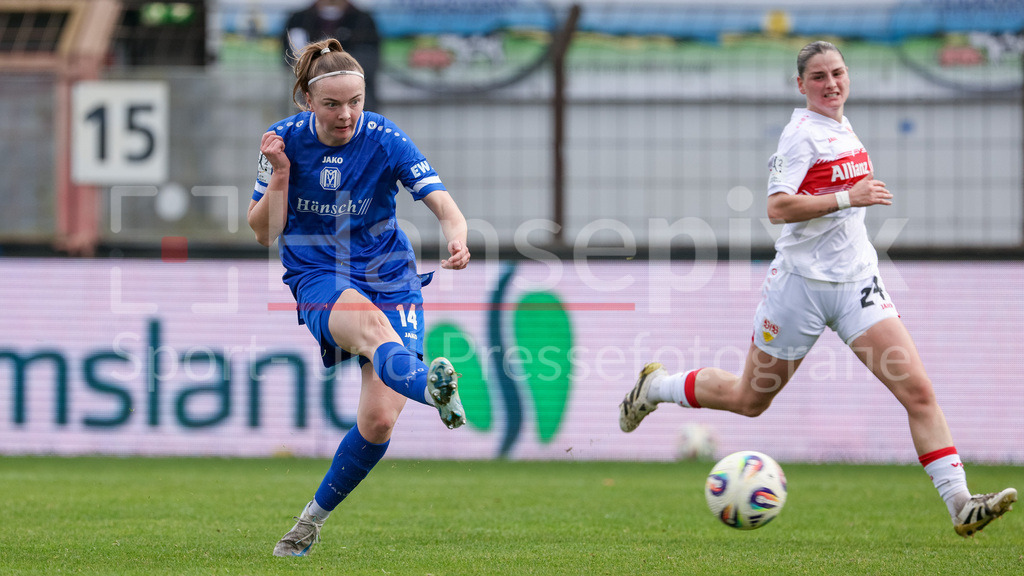 Fussball, 2. Frauen-Bundesliga, SV Meppen - VfB Stuttgart | Torschützin Bente Bode (SV Meppen, 14) erzielt das Tor zum 1:0, Treffer, Highlight, Torerfolg, DIE DFB-RICHTLINIEN UNTERSAGEN JEGLICHE NUTZUNG VON FOTOS ALS SEQUENZBILDER UND/ODER VIDEOÄHNLICHE FOTOSTRECKEN. DFB REGULATIONS PROHIBIT ANY USE OF PHOTOGRAPHS AS IMAGE SEQUENCES AND/OR QUASI-VIDEO.