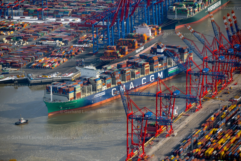 4044602 | HAMBURG 14.02.2021 Containerschiff "CMA CGM LOUVRE" am Burchardkai im Hafen im Ortsteil Waltershof in Hamburg, Deutschland. Weiterführende Informationen bei: CMA CGM (DEUTSCHLAND) GMBH HAMBURG,  Hamburger Hafen und Logistik Aktiengesellschaft. // Container ship "CMA CGM LOUVRE" at Burchardkai in the harbor in the district Waltershof in Hamburg, Germany. Further information at: CMA CGM (DEUTSCHLAND) GMBH HAMBURG,  Hamburger Hafen und Logistik Aktiengesellschaft. Foto: Gerhard Launer