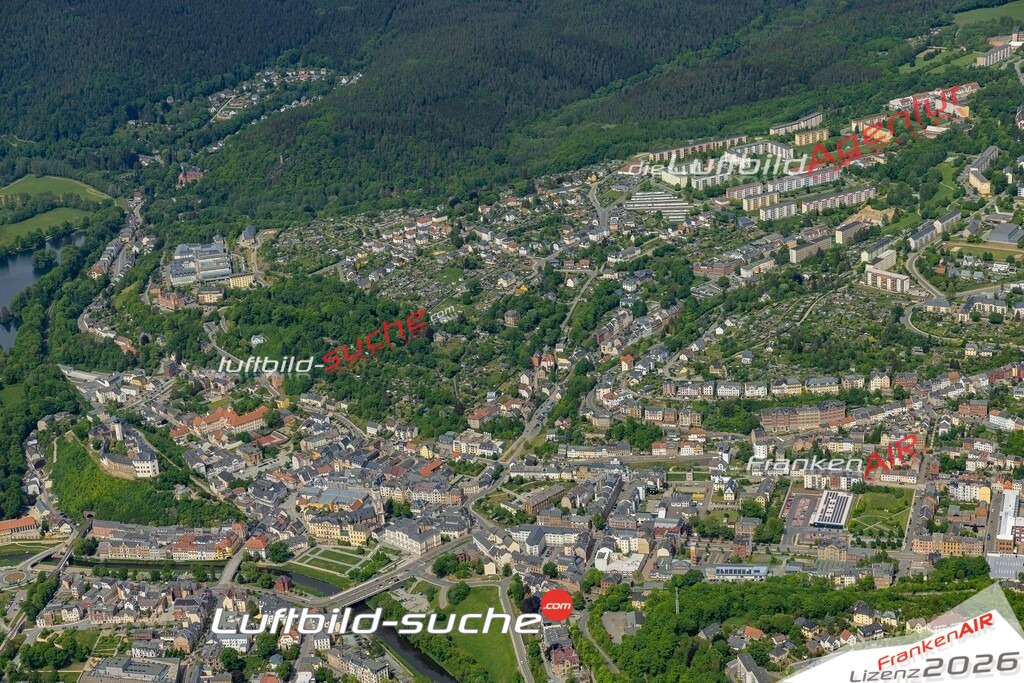 Das Luftbild der Stadt Greiz wurde 2022 vom Flugzeug heraus erstellt (keine Drohnen-Aufnahmen) Aufnahmehöhe ca.450 Meter- hohe Bildauflösung und Druck-Qualität. Garantiert!