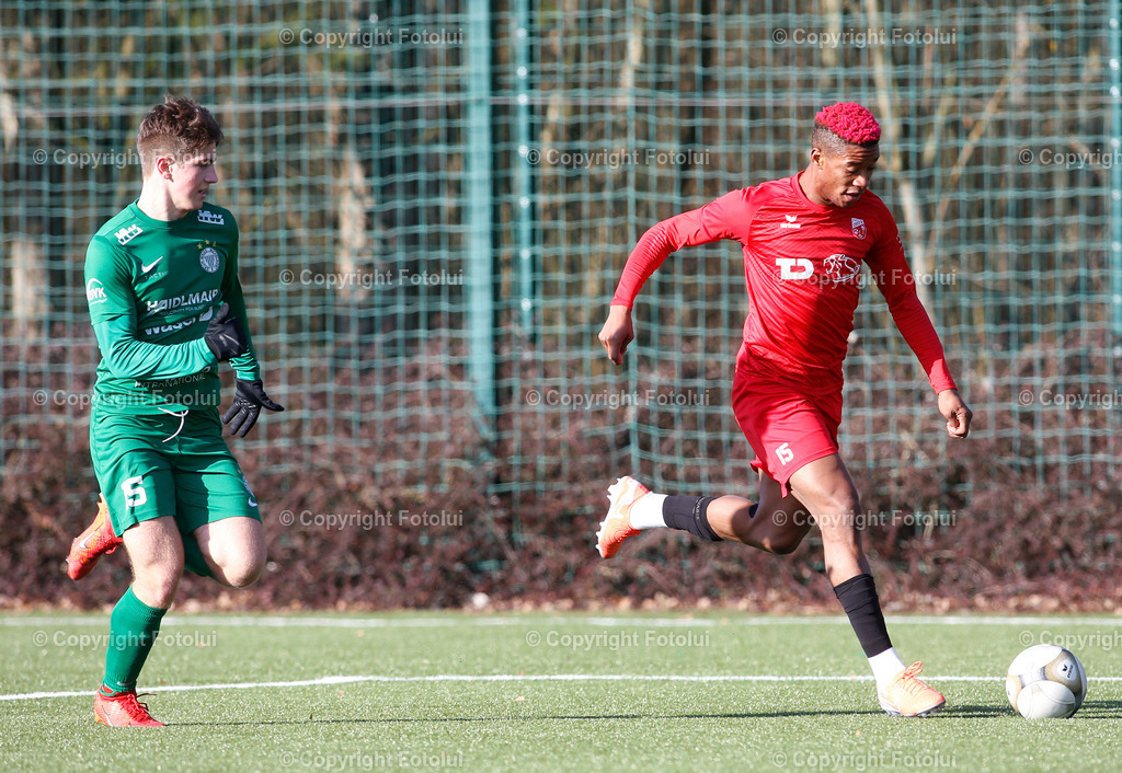A_LUI_01022025_00004 | SPORT FUSSBALL TESTSPIEL ASKOE OEDT -SV HAIDLMAIR GRUEN WEISS MICHELDORF 01.02.2025 IM BILD : JONATHAN ALUKWU (OEDT) UND  (MICHELDORF) FOTO:FOTOLUI