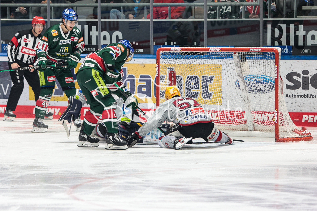 Augsburger Panther - Fischtown Pinguins Bremerhaven | Dicke Luft vor Niklas Stefan SVEDBERG (BHV #35)