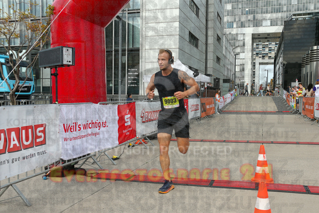 250920_1318_EX1_3997 | Sportfotografie im Rhein-Sieg Kreis, Köln, Bonn, NRW, Rheinland Pfalz, Hessen, etc. Unser Tätigkeitsfeld umfasst den Laufsport vom Volkslauf über den Marathon, Duathlon, Triathon bis zum Ultralauf wie Kölnpfad Ultra oder Schindertrail.