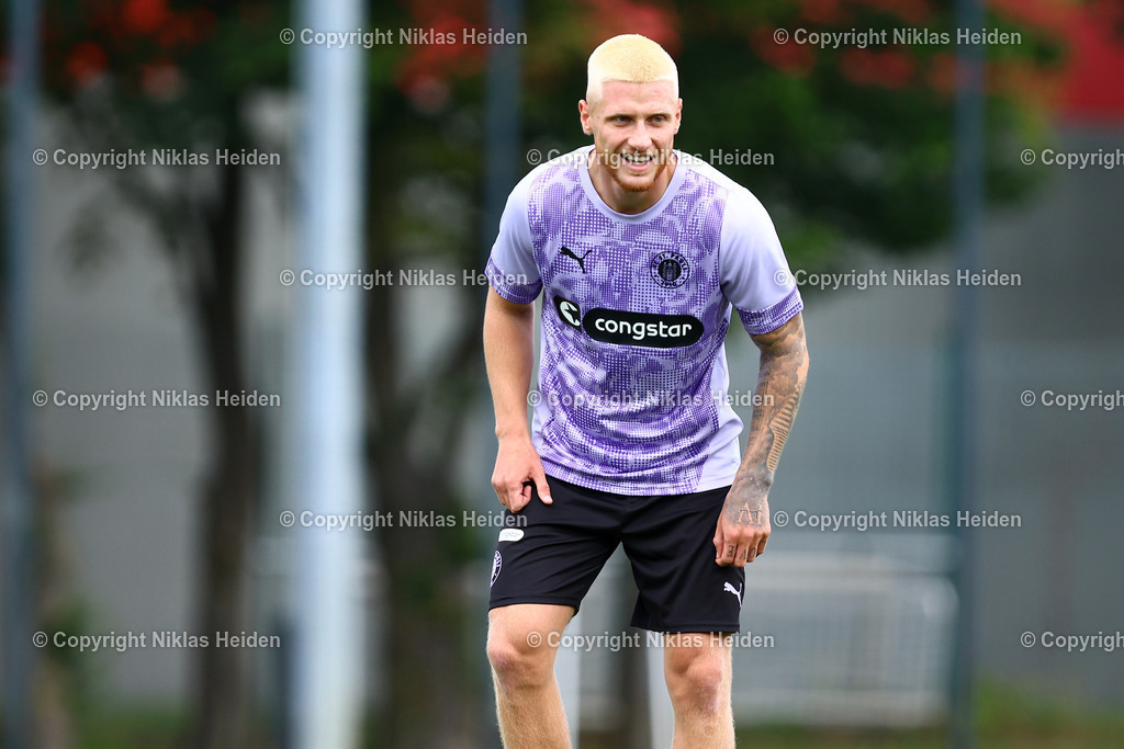 NH_FCStPauli_Training_11072025 | #23 Louis Oppie (FC St. Pauli)Fußball I Herren I Training I Saison 2025-2026 I FC St. Pauli I 11.07.2025 I Trainingszentrum FC St. Pauli