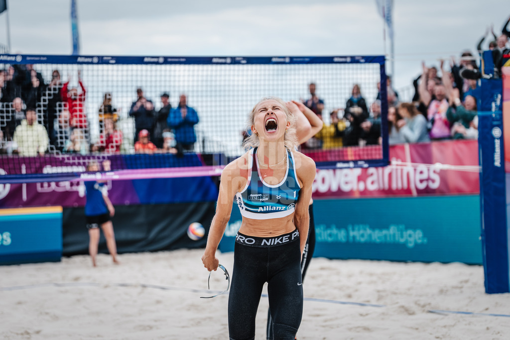 Beachvolleyball | Frauen | German Beach Tour 2024 | Tourstop Bremen | 09.06.2024 | Paula Schürholz schreit jubelnd nach dem Sieg