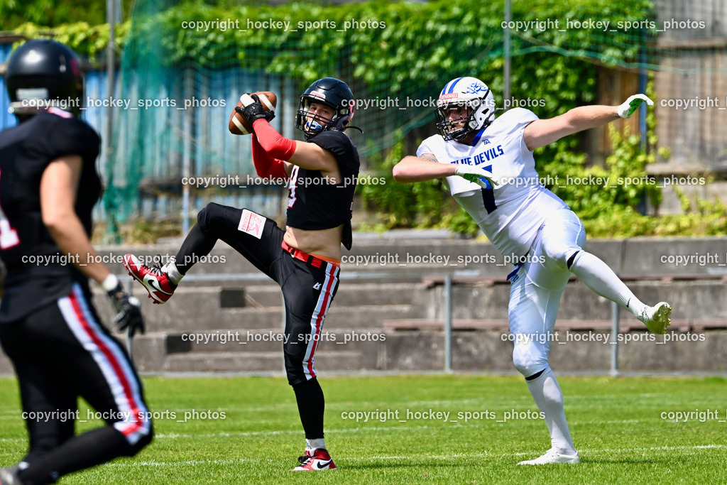Carinthian Lions vs. Cineplexx Blue Devils | #9 Donesch Mathias Carinthian Lion, Carinthian Lions vs. Cineplexx Blue Devils, Carinthian Lions vs. Cineplexx Blue Devils am 09.06.2025 in Klagenfurt (ASV Sportplatz), Austria, (Photo by Bernd Stefan)