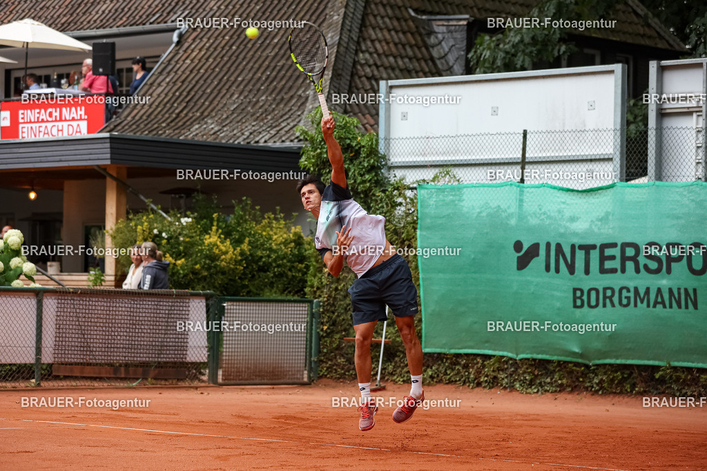 HTC Blau-Weiß Krefeld - LTTC Rot-Weiß Berlin  | Krefeld, Deutschland 21.07.2023, Carlos Sanchez Jover (HTC Blau-Weiß Krefeld) gegen Oriol Roca-Botalla (LTTC Rot-Weiss Berlin) ,

bei der 2. Tennis Bundesliga Nord Begegnung zwischen HTC Blau-Weiß Krefeld und LTTC Rot-Weiß Berlin am 21.07.2023 in Krefeld.

(Foto: BRAUER-Fotoagentur)
 
