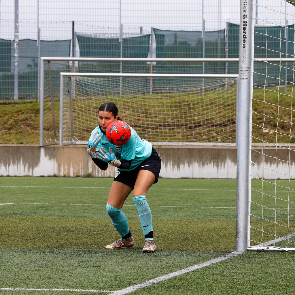 FCHHOH_251005_9673 | 1.FC Heidenheim 1846 II vs. SGM Hohenmemmingen/Sontheim, Fußball, Frauen, Bezirksliga, 2025/2026, 4. Spieltag, 05.10.2025 in Heidenheim, Kunstrasen b. Voith-Arena West(Foto: Michael Bulling) - Realisiert mit Pictrs.com